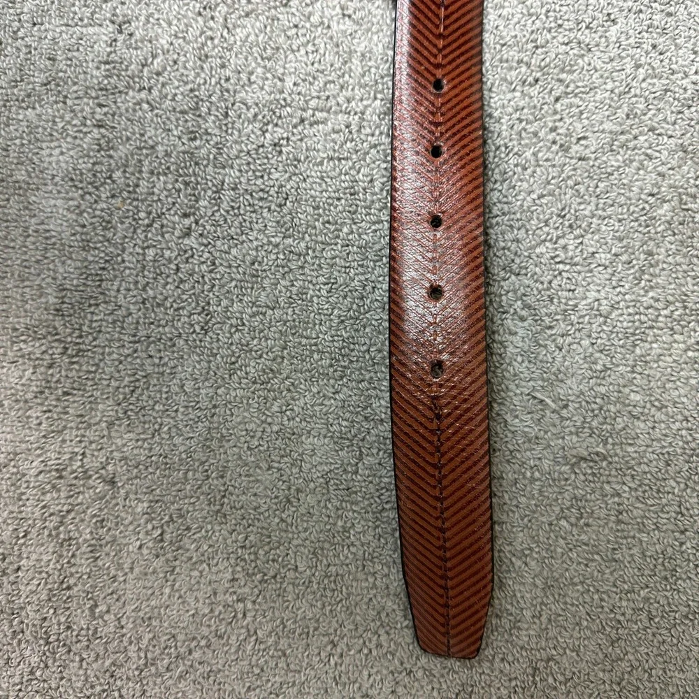 Tommy Bahama Mens Brown Leather Herringbone Embossed Belt Size 40 1101TM0025-251